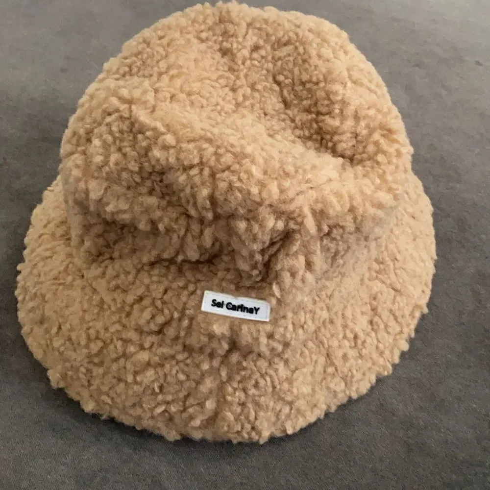 Women’s Winter Faux Fur Bucket Hat One Size Fits Most NWOT